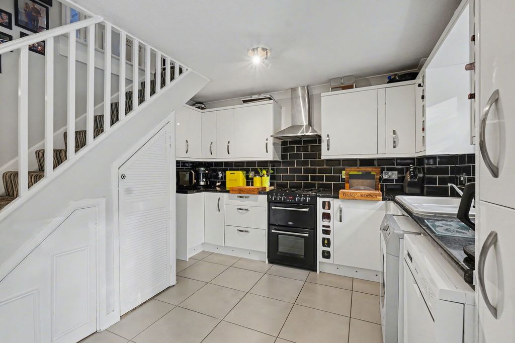 Property photo 2 of 26