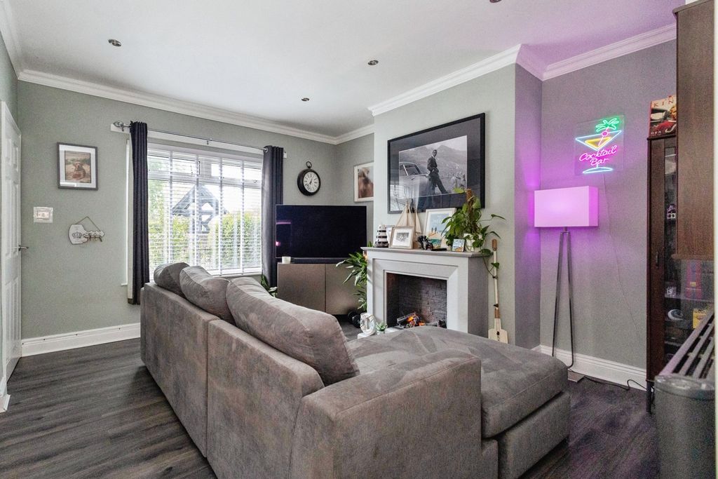 Property photo 2 of 16 Pbox-Img.Jpg