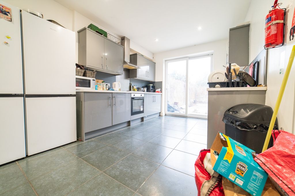 Property photo 3 of 11 Call 02920 454555 To Secure Your Viewing_4