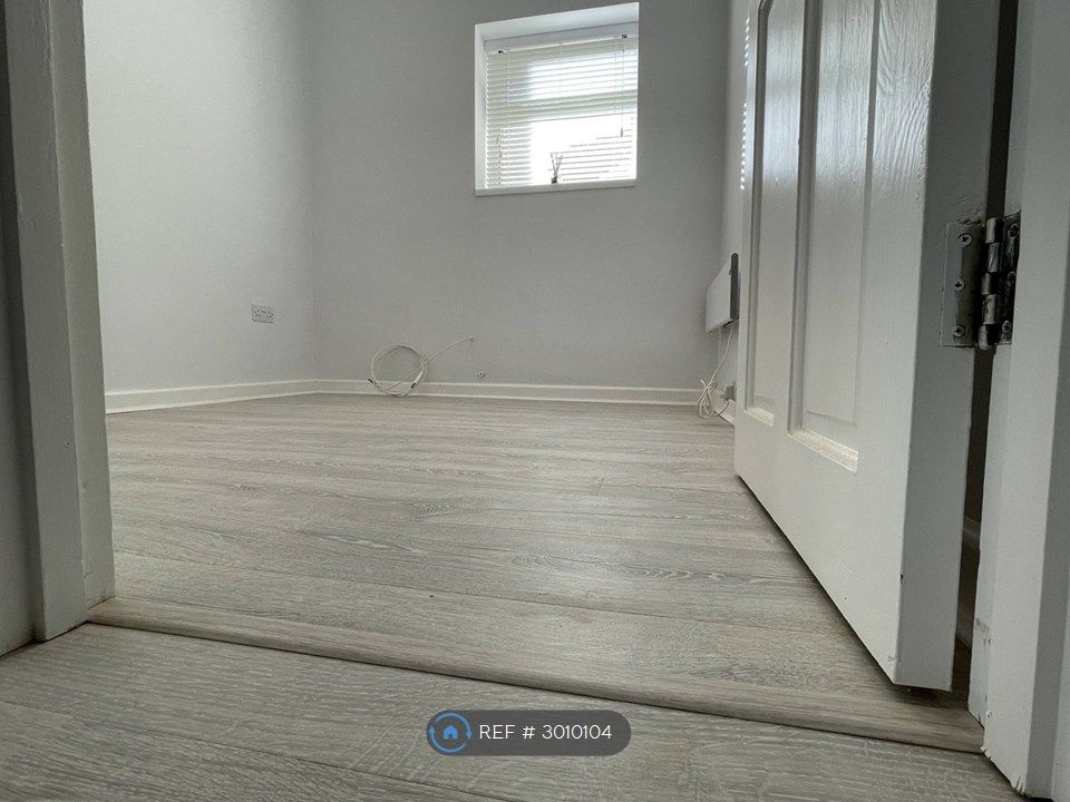 Property photo 3 of 7 Bedroom 2
