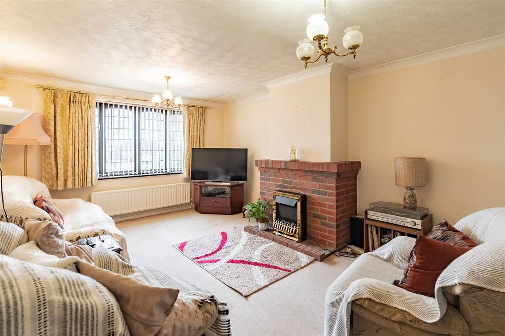 Property photo 3 of 27