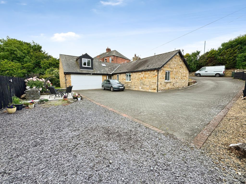 Property photo 1 of 13 Photo 9