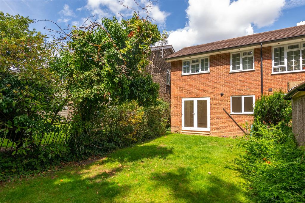 Property photo 2 of 16 72E Holmesdale Rd Externals-5.Jpg
