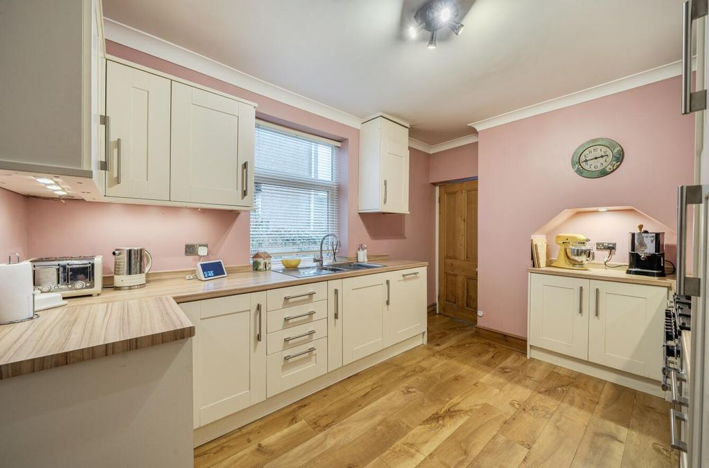 Property photo 3 of 24 Kitchen