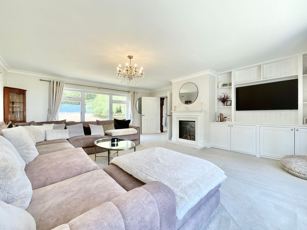 Property photo 3 of 54