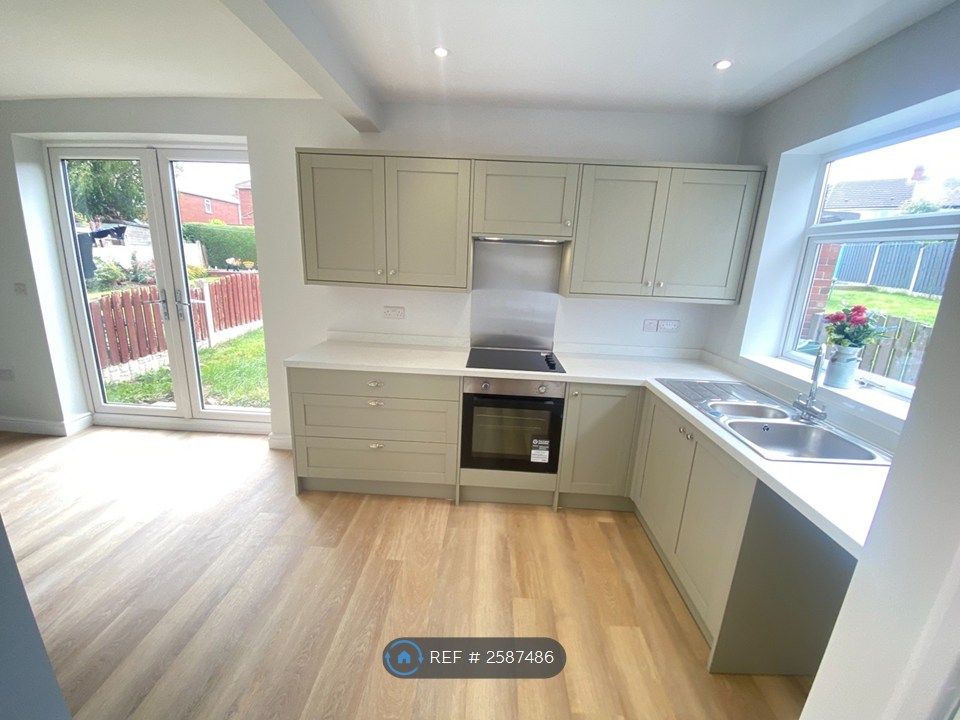 Property photo 1 of 12 Dining Kitchen