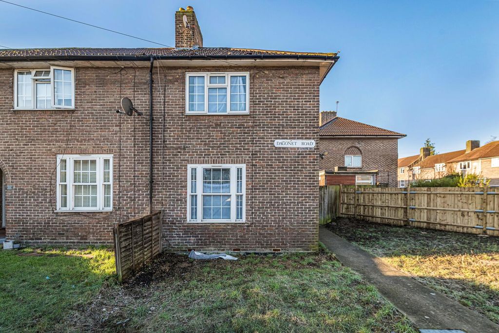 Property photo 1 of 11 Front (Exterior)