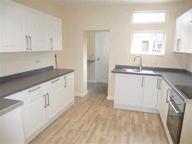 Property photo 3 of 8 Kitchen