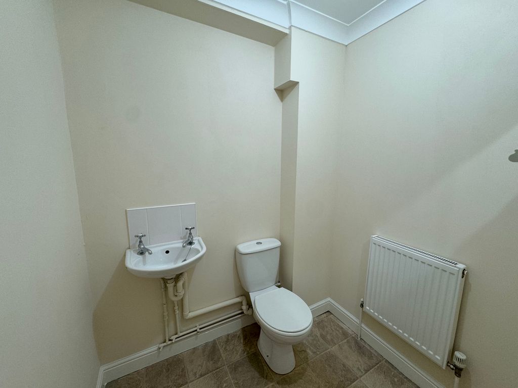 Property photo 2 of 7 Cloakroom/wc
