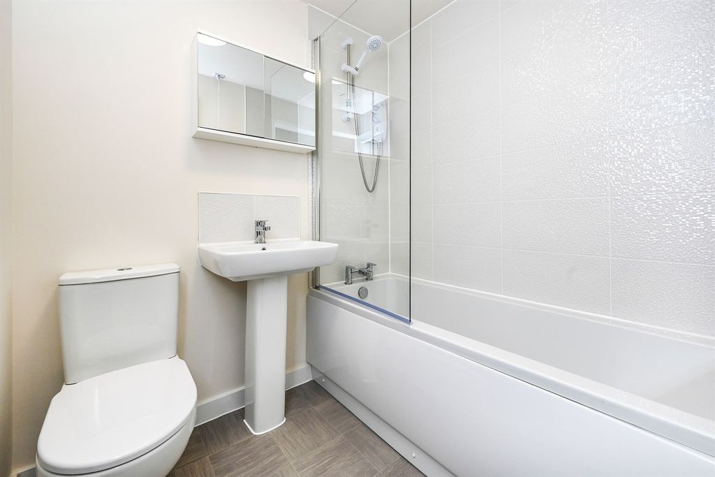 Property photo 3 of 6 Bathroom