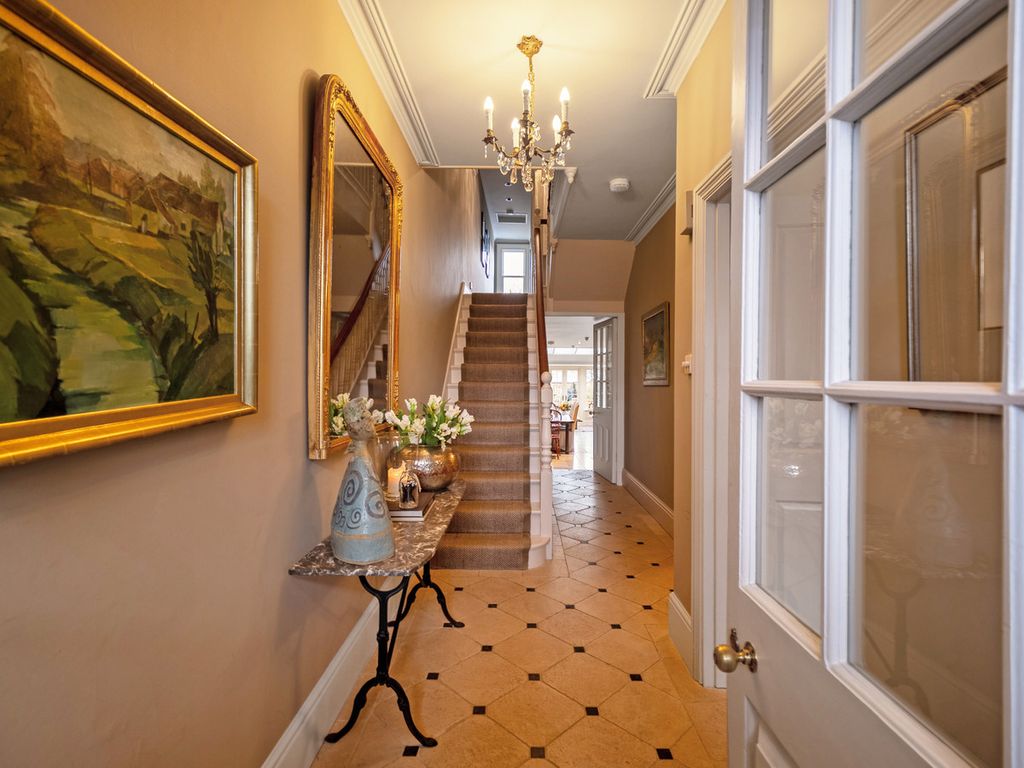 Property photo 2 of 35