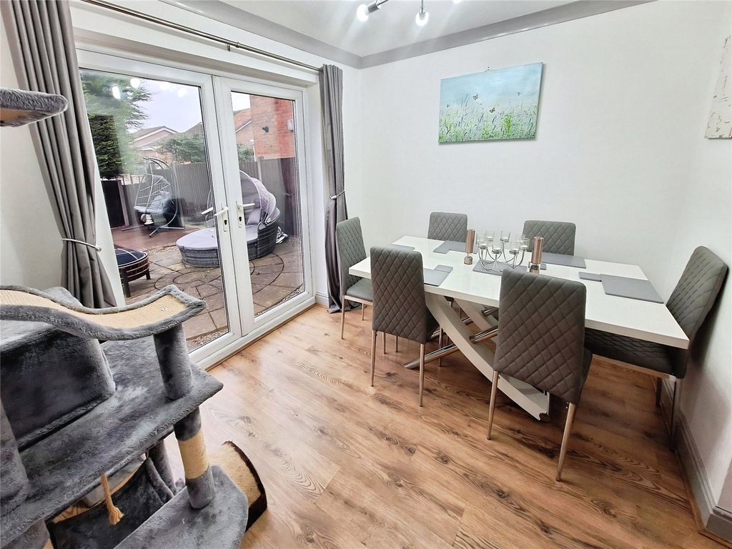 Property photo 3 of 11 Dining Room