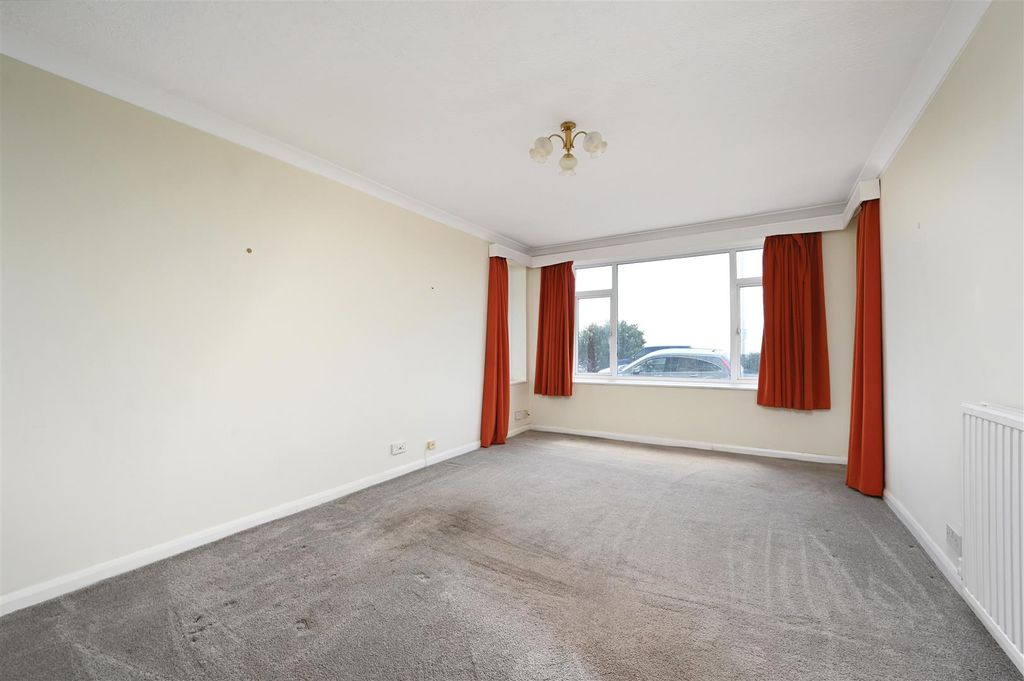 Property photo 3 of 17 Alderton Court -Tn393 (6).Jpg