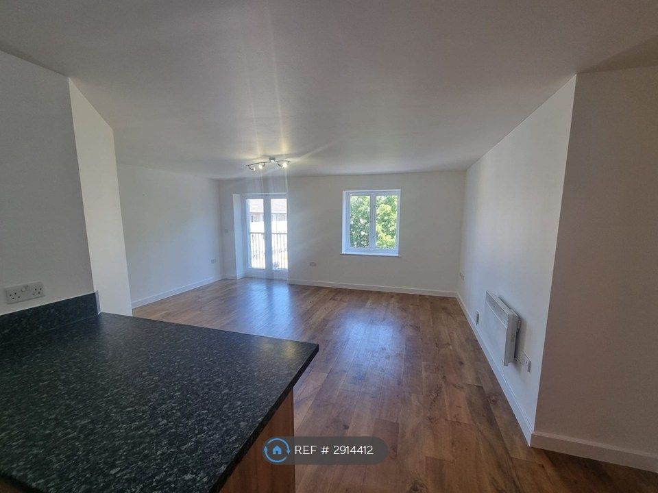 Property photo 3 of 9 Dining/Living Space