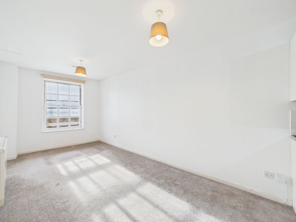 Property photo 3 of 6 Cam01791G0-Pr0276-Still008