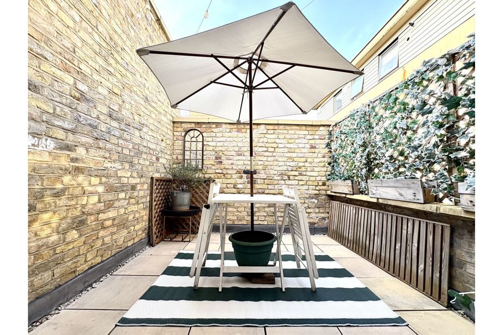 Property photo 1 of 11 Terrace