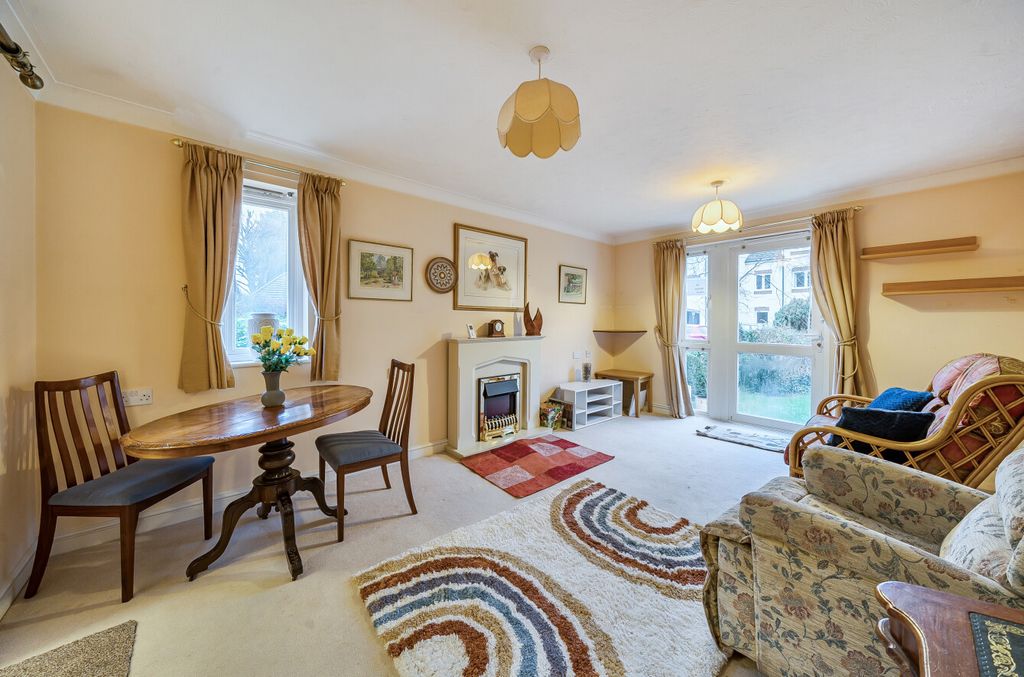 Property photo 2 of 8 1402171-21-696E54...