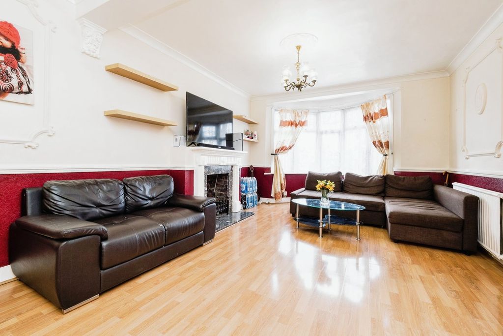 Property photo 2 of 20