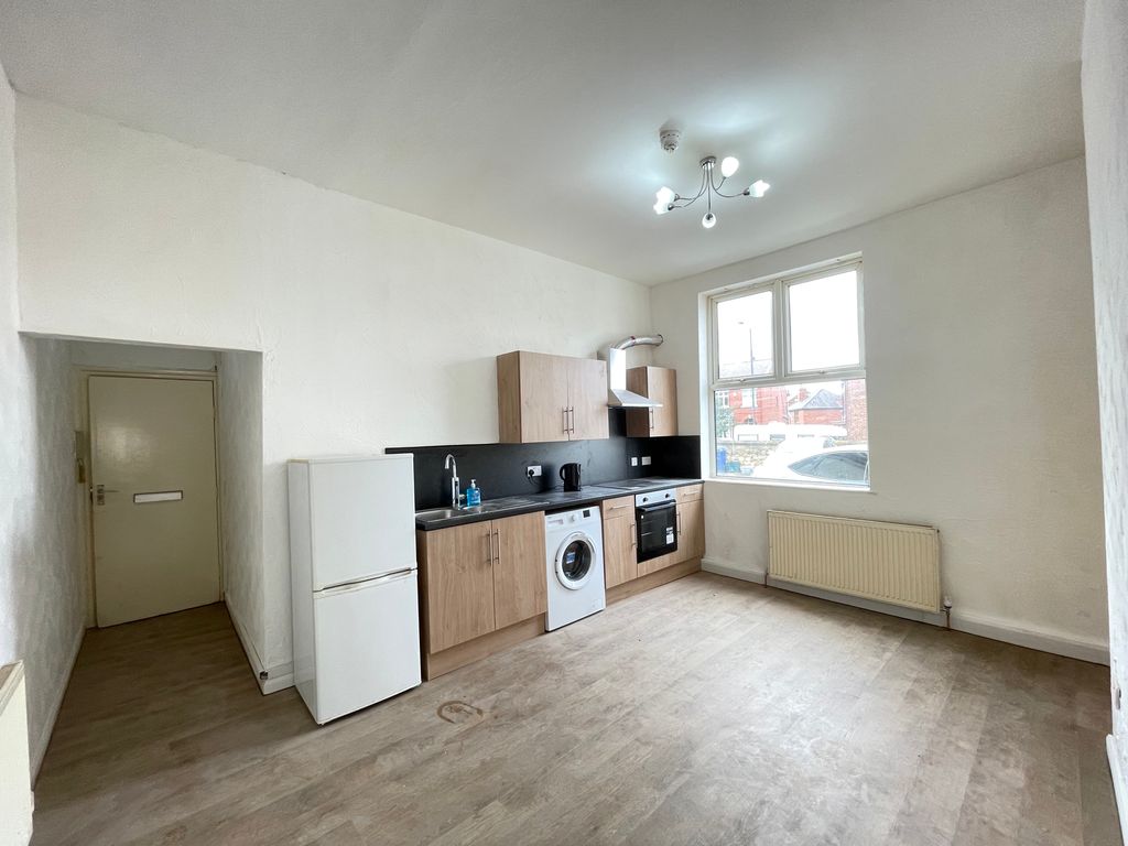 Property photo 1 of 6 Kitchen