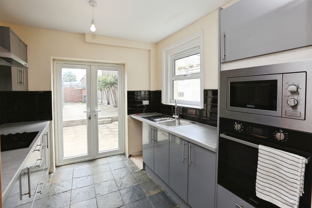 Property photo 3 of 14 Image
