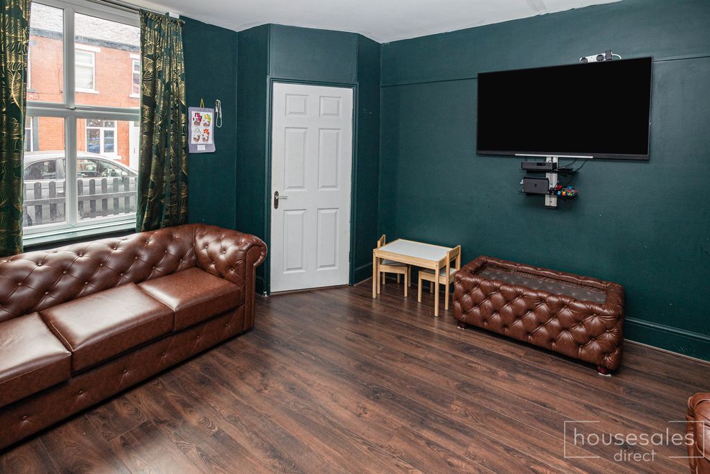 Property photo 2 of 8
