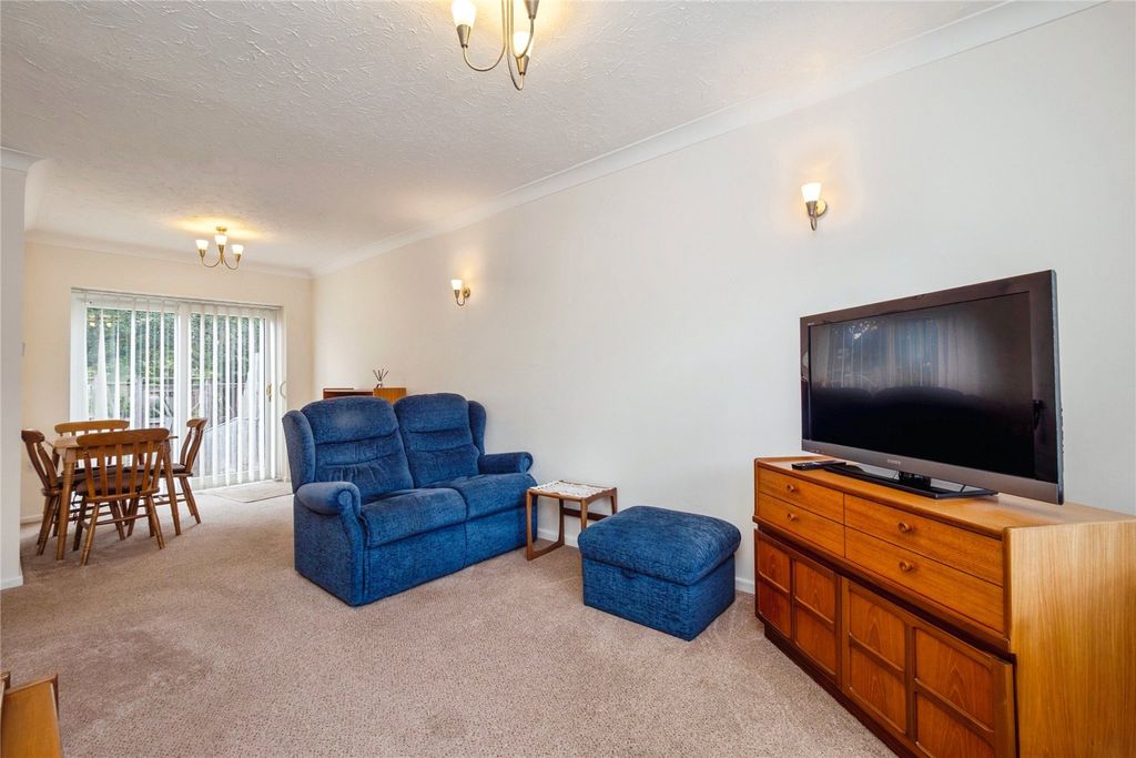 Property photo 3 of 12 Lounge