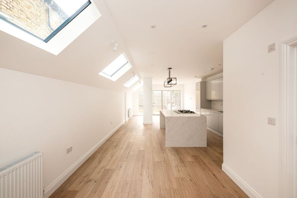 Property photo 2 of 17 Picture No. 29