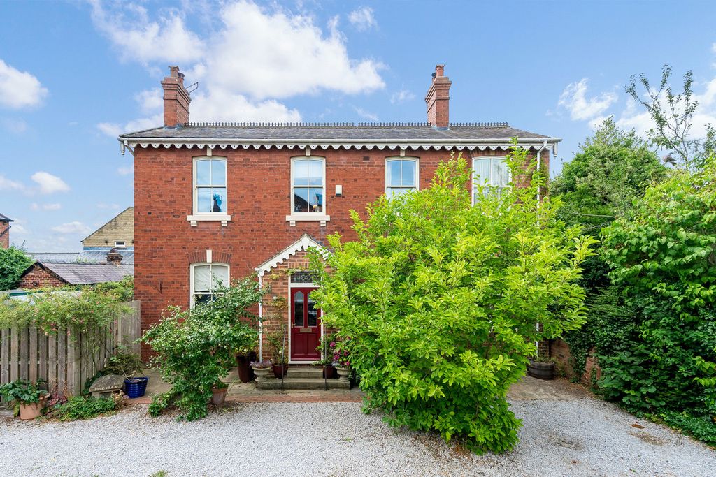 Property photo 1 of 30