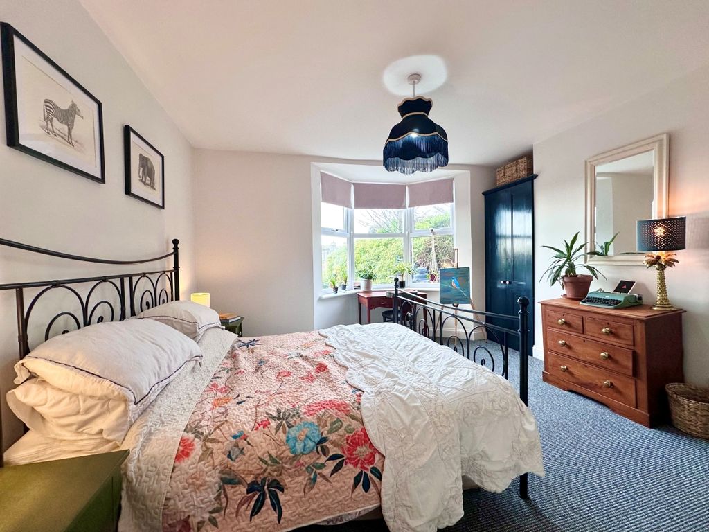 Property photo 3 of 12 Kent Place Bed 1 ...