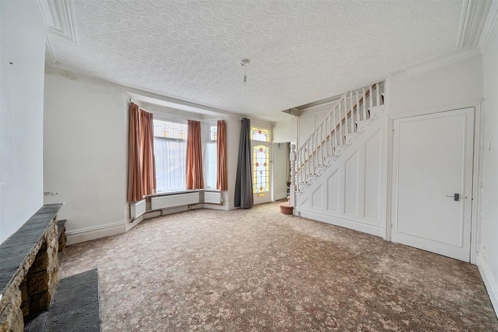 Property photo 3 of 25