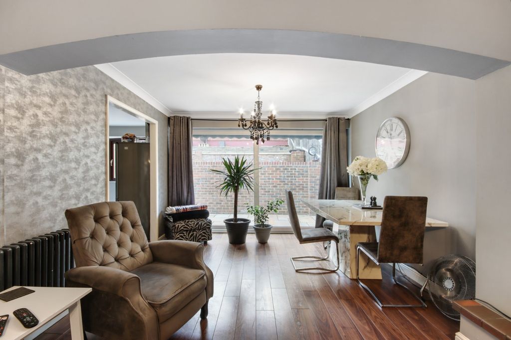 Property photo 3 of 16 Dining Area