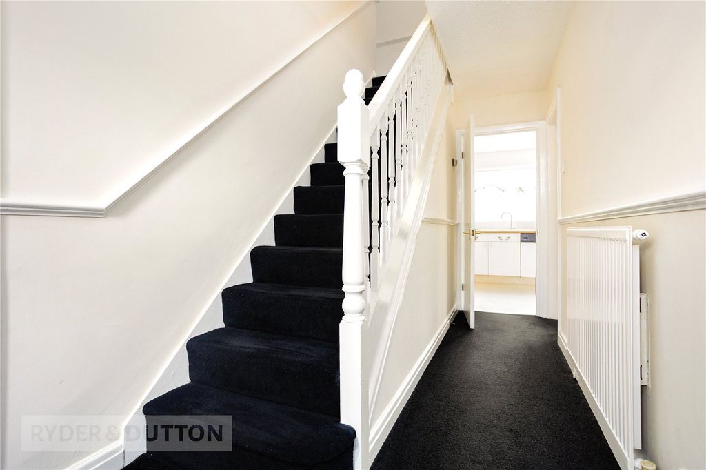 Property photo 2 of 25 Entrance Hall