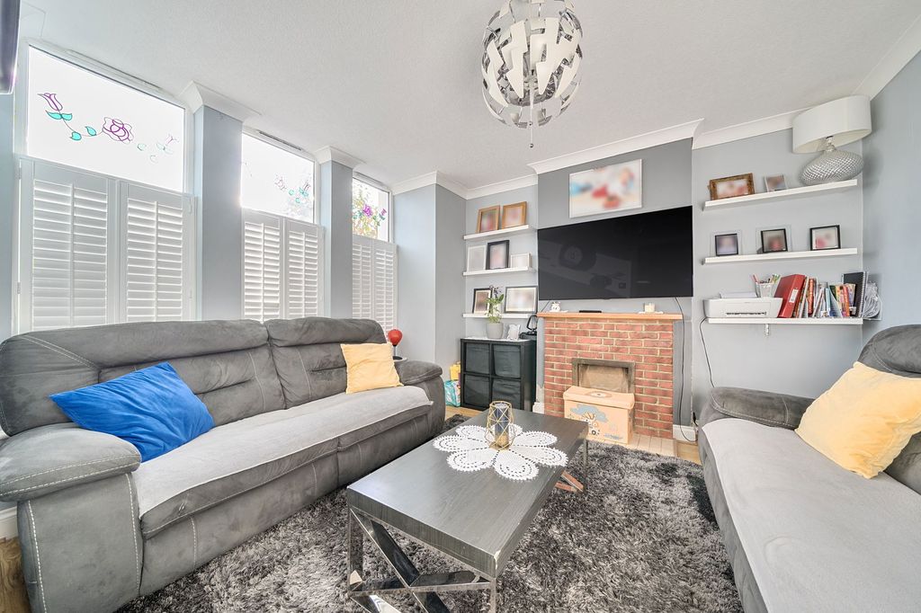 Property photo 3 of 19