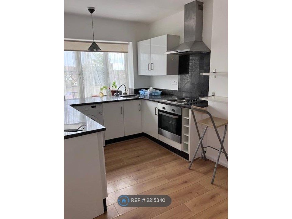 Property photo 1 of 6 Kitchen