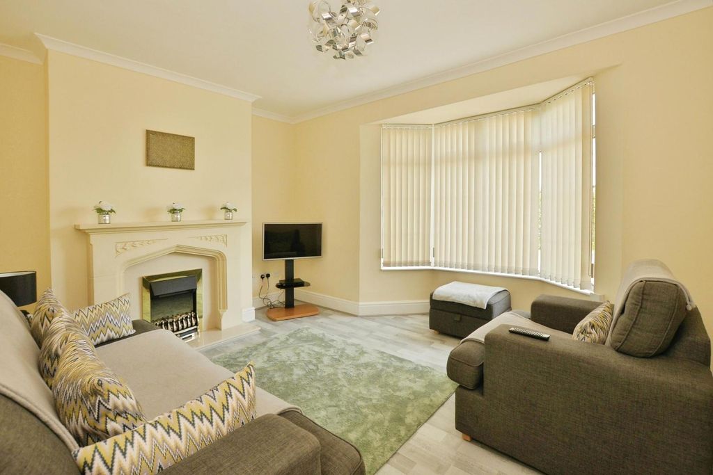 Property photo 2 of 16 Pbox-Img.Jpg