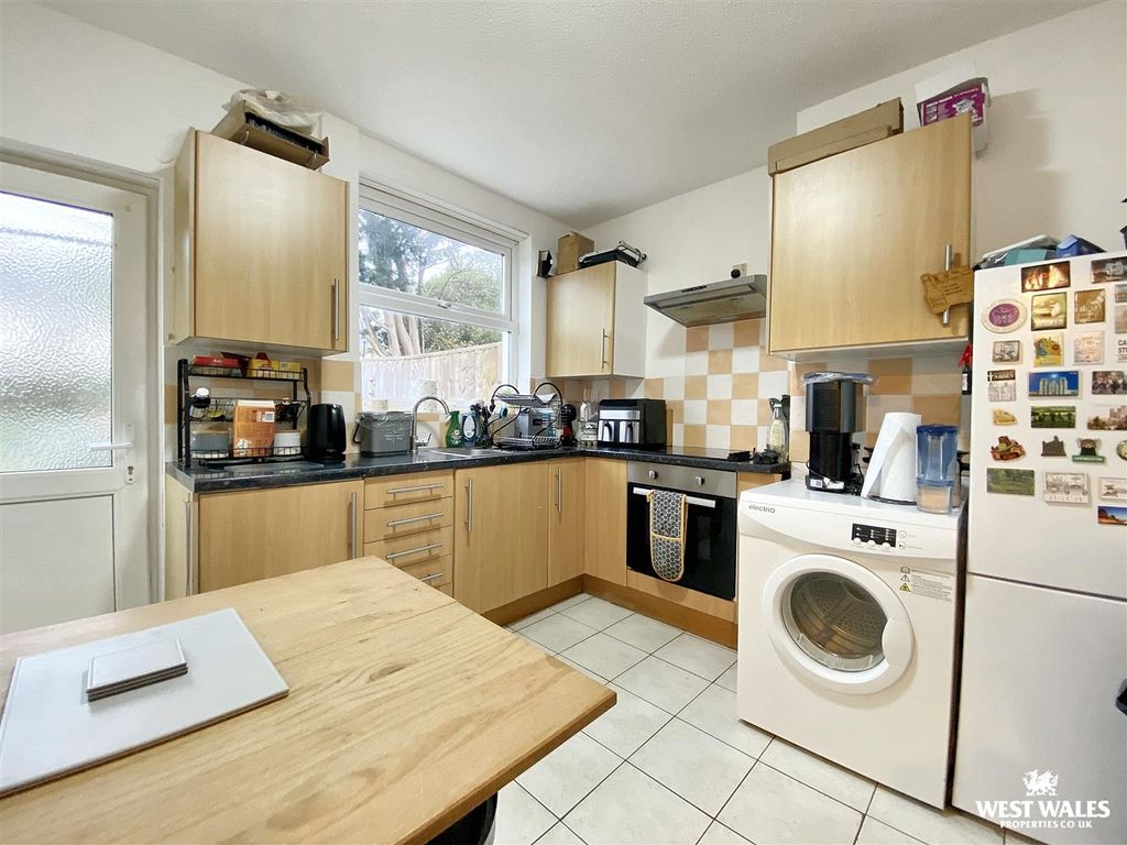 Property photo 3 of 15 Img_2215.Jpg