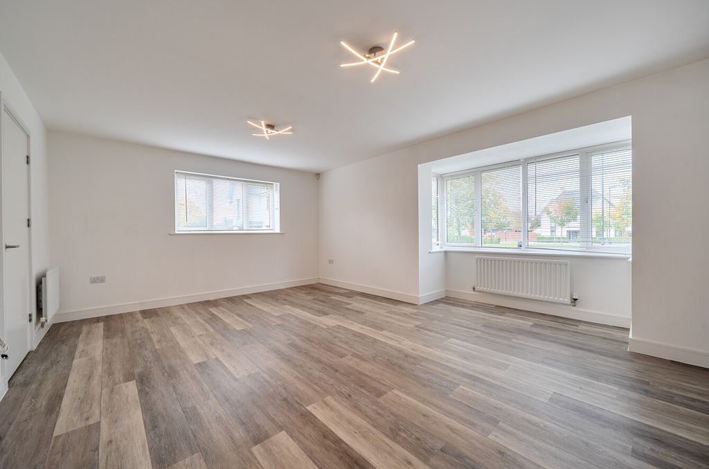 Property photo 3 of 17 13698512068F0E013B05B9