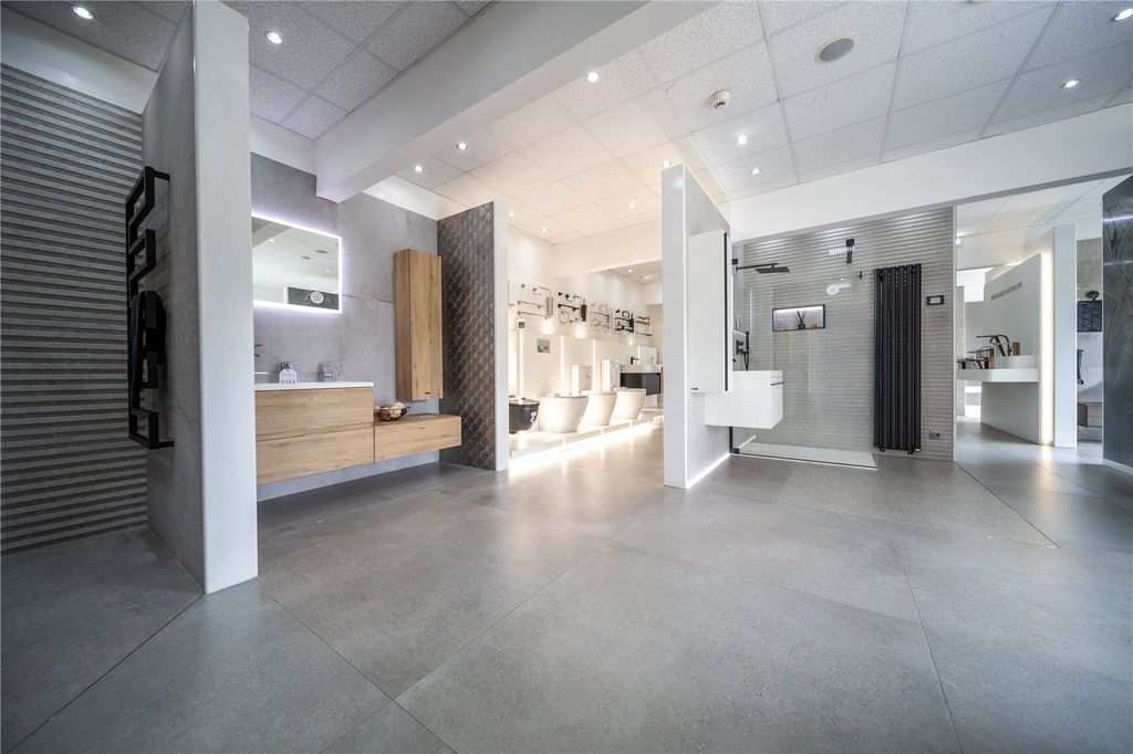 Property photo 3 of 8 Picture No. 10