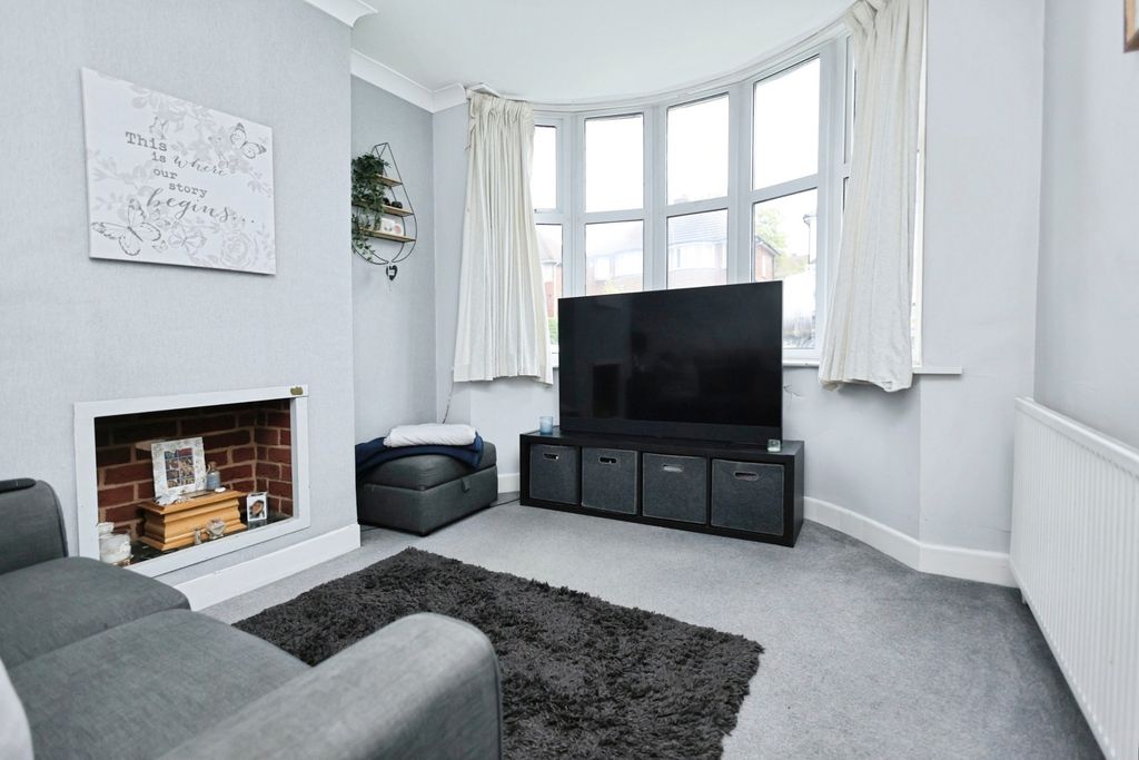 Property photo 2 of 14 Lounge