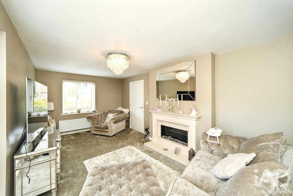 Property photo 2 of 39
