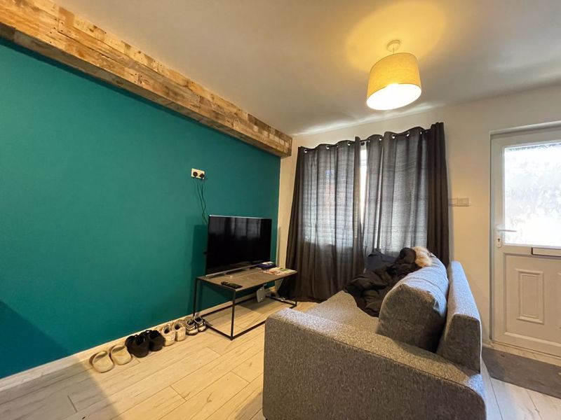 Property photo 3 of 8 Photo 7