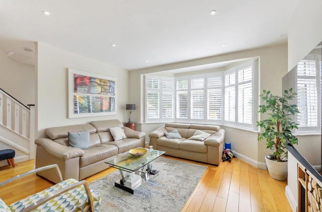 Property photo 3 of 13 18277199_3.Jpg