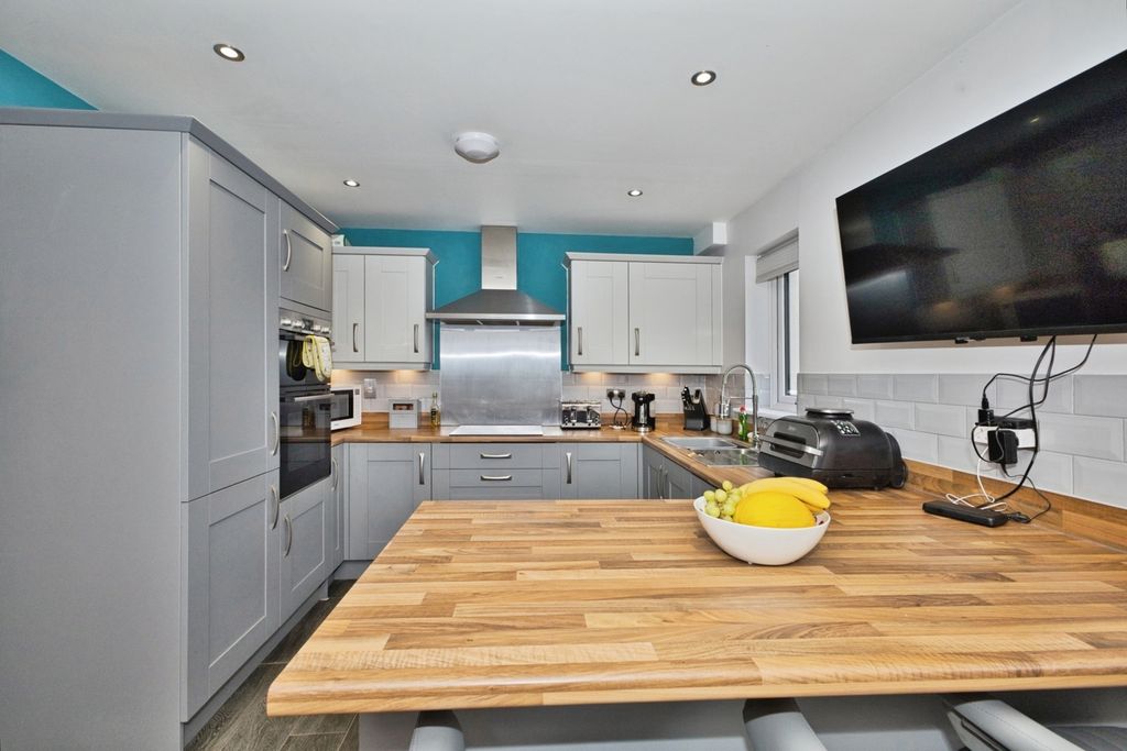 Property photo 3 of 12 Photo