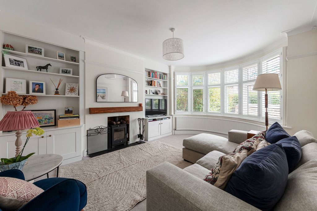 Property photo 2 of 25