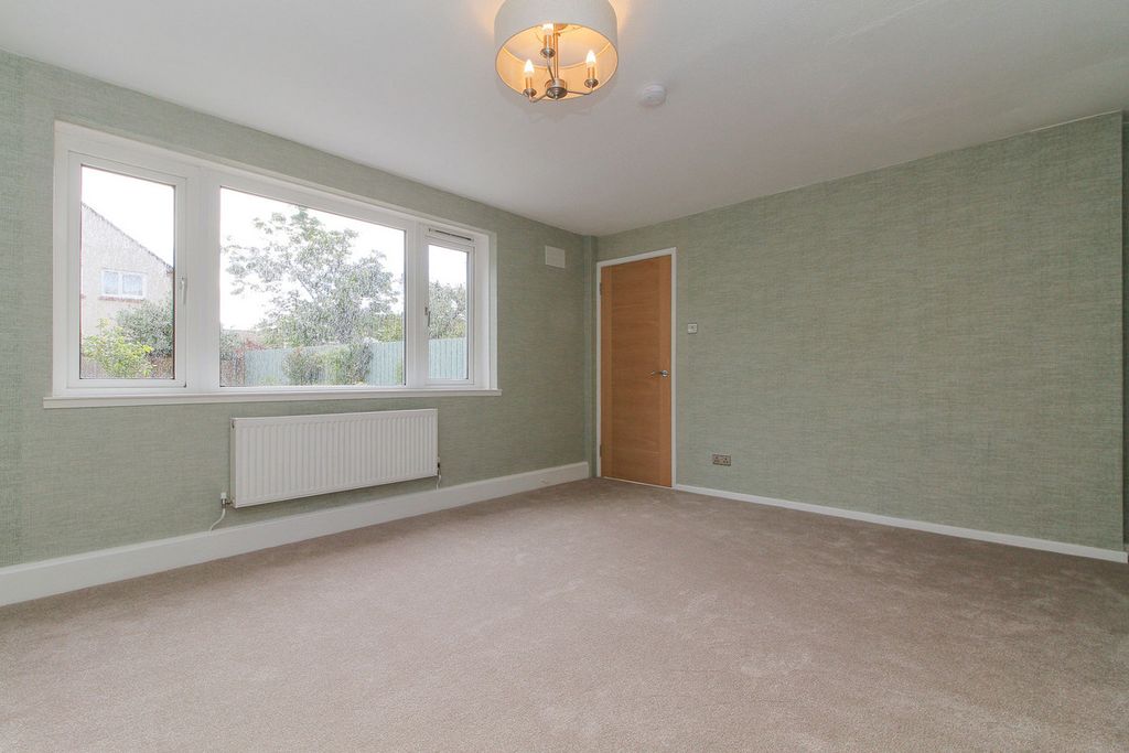Property photo 3 of 31