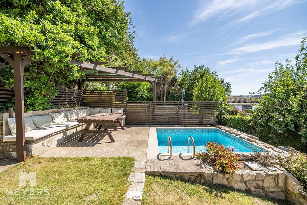 Property photo 1 of 23