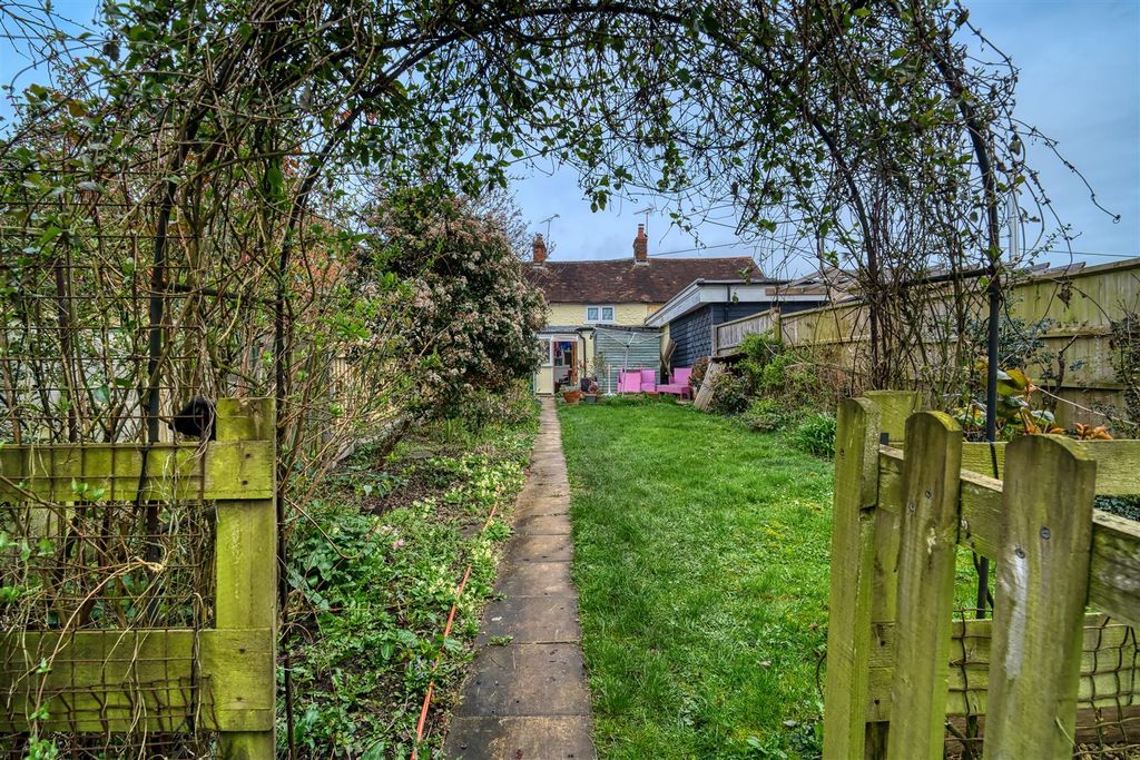 Property photo 3 of 9 Garden