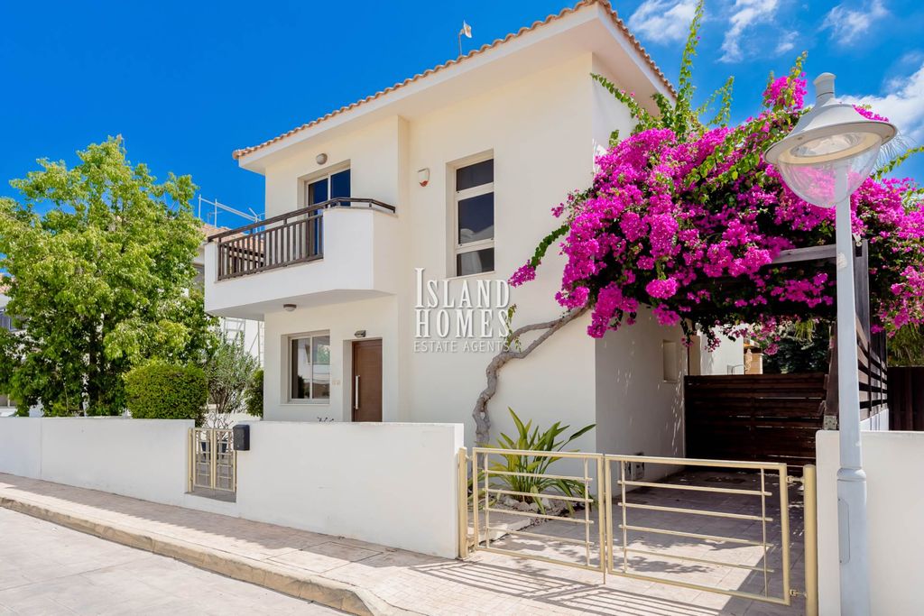 Property photo 2 of 40