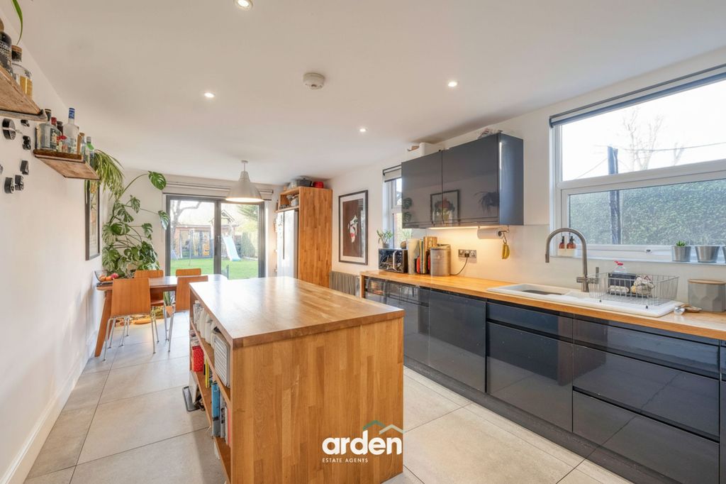 Property photo 3 of 15