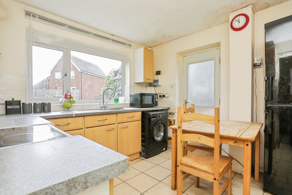 Property photo 3 of 18